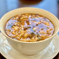 青菜 丸の内ブリックスクエア店 - 黒酢のサンラータン麺（1550円）
