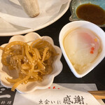 大阪産料理 空 - 副菜は、きんぴらと温泉玉子