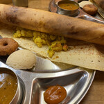 南インド家庭料理 インダスレイ - テーブルに乗らない〜