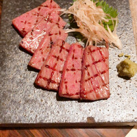 まある - さっと焼いた厚切りサーロイン お刺身