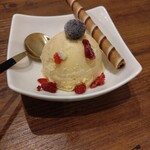 炭火焼肉 ととり - コース外の濃厚バニラアイス