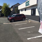 池田屋 - 専用駐車場は奥の方が駐めやすいでしょう