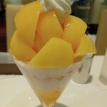 タカノフルーツパーラー - 桃のパフェ