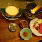 天然ラドン温泉とお宿とお食事 神楽門前湯治村 - 網焼き和牛＋ざる豆腐です
