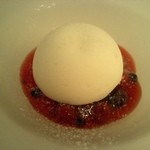 エル ブランシュ - 下は苺のジュレ　上はソルベ　中にはマカロン