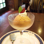 トマト - 平日ランチサービスの自家製アイスクリーム(この日はメープルとウォールナッツのアイスクリーム)