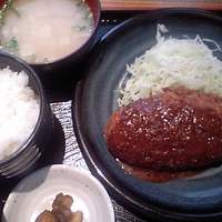 肉鮮問屋 佐々木 - ランチのメンチカツ定食（750円）