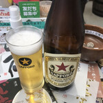 Tachinomi Waraku - 中瓶ビール(550円)。安定の赤星。大瓶は+100円。