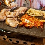 タレ焼肉と包み野菜の専門店 焼肉くるとん - 