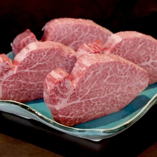 衝撃的な美味しさ！厳選お肉を多彩なメニューにてどうぞ