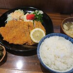 源氏 - トンカツ定食（￥1,000)