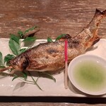 小川の魚 - 子持ち鮎の塩焼1,050円