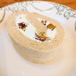喫茶 山の分室 - 季節のロールケーキ（栗）600円