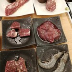 Shiawaseno Yakiniku Tabehoudai Kamimura Bokujou - 左上から時計回りに「高貴なるトリュフdeステーキ」「歓喜の塊ハラミ」「レバー」「えび」「ハラミ」「ハラミ」