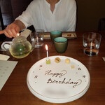 modest - 料理もお酒も頂いてからの　バースデープレート　ハーブティーもシェフのご実家のフレッシュなものだったかな　お食事の器の数々も　素敵で　地元の作家さんのものも