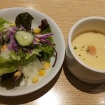 洋食レストラン ソラーレ・ドーノ - セットにはサラダとスープが付いてます♪