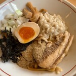 背脂煮干しらーめんと豚丼 誠 - 油そば(800円)