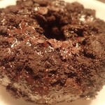 Donuts Hana - 「オレオチョコ」この画像ではよくわからないけど、オレオのぎざぎざもようのかけらものってますミャ