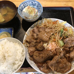 竜馬 - 竜馬定食800円　生姜焼き、目玉焼き、もやし炒めのもりもりワンプレート