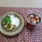 アトリエ ブルーグラス - アイスティーとデザート(マーマレードケーキ)