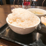 張家 - 【2022年09月】麻婆豆腐定食＠980円、ご飯が山盛り（デフォルト）。