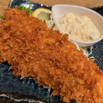 カニと海鮮丼 かじま - アジフライ　ハーフ　でかいです。