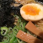 越後秘蔵麺 無尽蔵 - 鶏がら醤油の具アップ