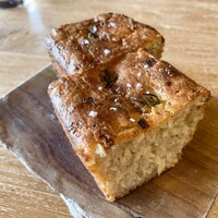 restaurant KAM﻿ - ローズマリーの自家製フォカッチャ
