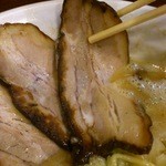 七麺鳥 - 外側が確りローストされた叉焼！