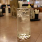 油や - 芙蓉酒造の長芋焼酎「ながいものにわ」(水割）430円(2022年10月)