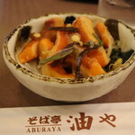 油や - お通し(220円)イカの中華合え物(2022年10月)