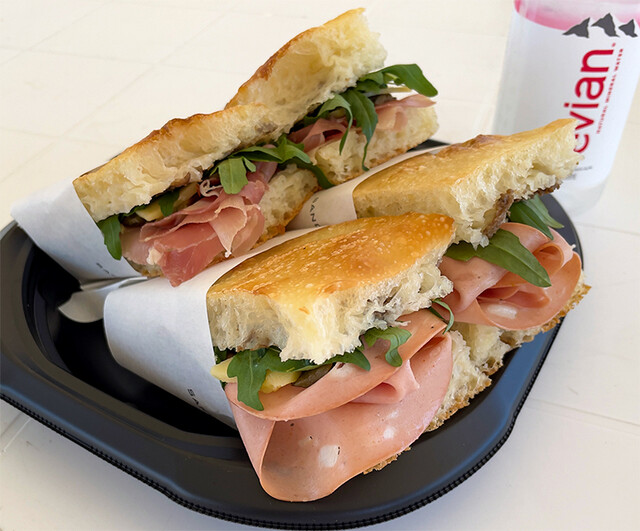 SANDWICH MOMENT photo 3