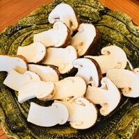 柚木元 - 焼き松茸半分に切って