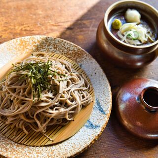 [Soba] Carefully extracted with famous water. Authentic soup stock full of flavor
