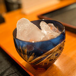 ひと椿 - 「ひと椿」をロックで。