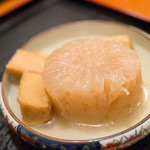 ひと椿 - 大根とアゴの天ぷら（とび魚のさつま揚げ）