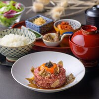 極みユッケ定食（トリュフ・キャビア・生雲丹）シングル100g