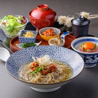 ミニユッケ丼