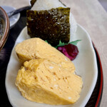 あづまや - ふわふわのだし巻きとホロリとくだけるおにぎり