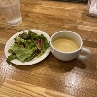 OSTERIA AL BUCO - スープとサラダです
