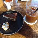 HAGI CAFE  - チーズケーキとアイスコーヒー