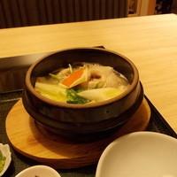 水たき料亭 博多華味鳥 ヒルトンプラザウエスト店 - というわけで、湯気で隠れてない水炊き