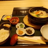 水たき料亭 博多華味鳥 ヒルトンプラザウエスト店 - というわけで、水炊き御膳全景です