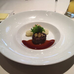 ラ・グランターブル ドゥ キタムラ - メインは「北海道産の牛フィレのポワレ」火入れも肉質も良いフィレ肉で、ソース・ヴァン・ルージュに大根のフランが合わさると、まろやかに感じるおもしろい仕上りだった。