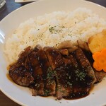 カエナ - 牛ステーキ丼