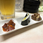 がばちょ - セット（アテ3品+ドリンク1杯/500円）（タコキムチ・お新香細巻き・ロービー）