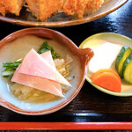魚久 - いつもの小鉢とお漬物♪