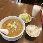 Asian Dining LUMBINI - ランチメニュー「キーマカレーうどんセット」(950円)