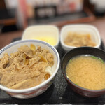 Yoshinoya - 牛丼小盛に味噌汁と玉子