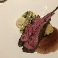 パトゥ - 蝦夷小鹿のロースト　温野菜　ソースポワヴラード